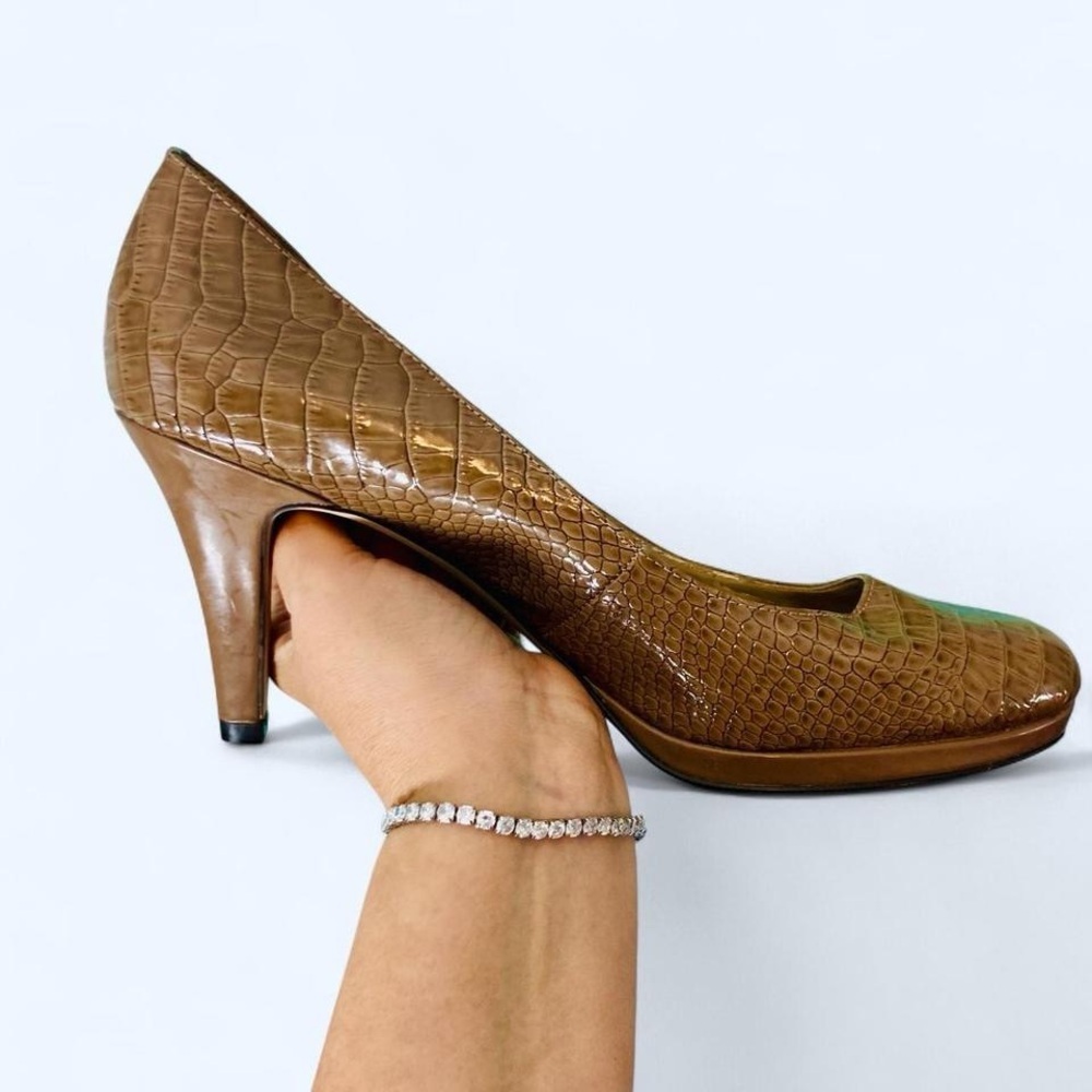 Anne Klein Brown Croc-Embossed Leather Pumps